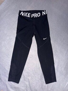 Nike Pro Women’s Dri-FIT Size Medium Black Compression Cropped Leggings Training